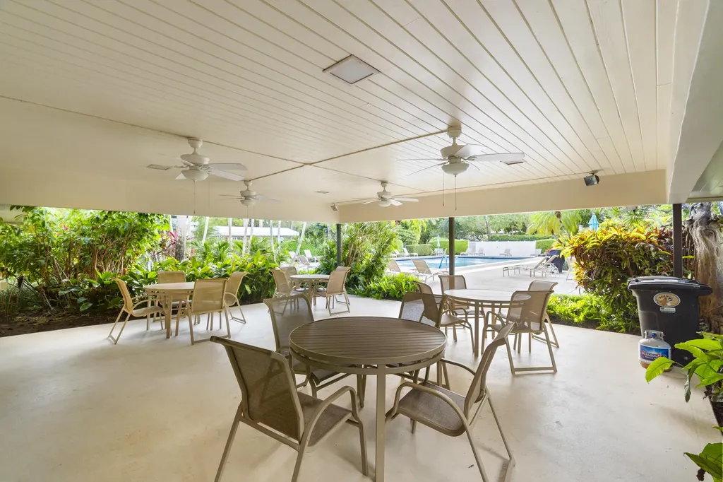 625 Oaks Drive Pompano Beach FL 33069