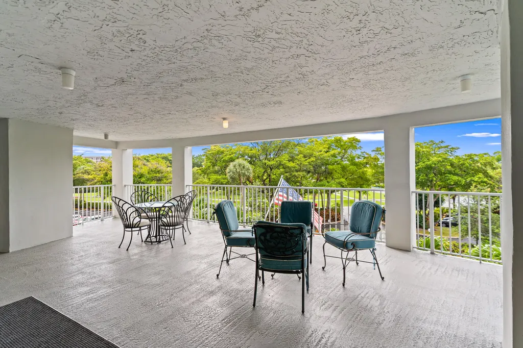 625 Oaks Drive Pompano Beach FL 33069