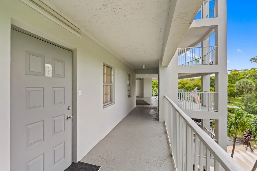625 Oaks Drive Pompano Beach FL 33069