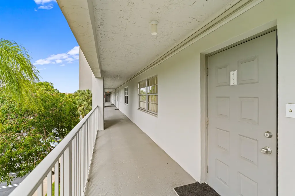 625 Oaks Drive Pompano Beach FL 33069