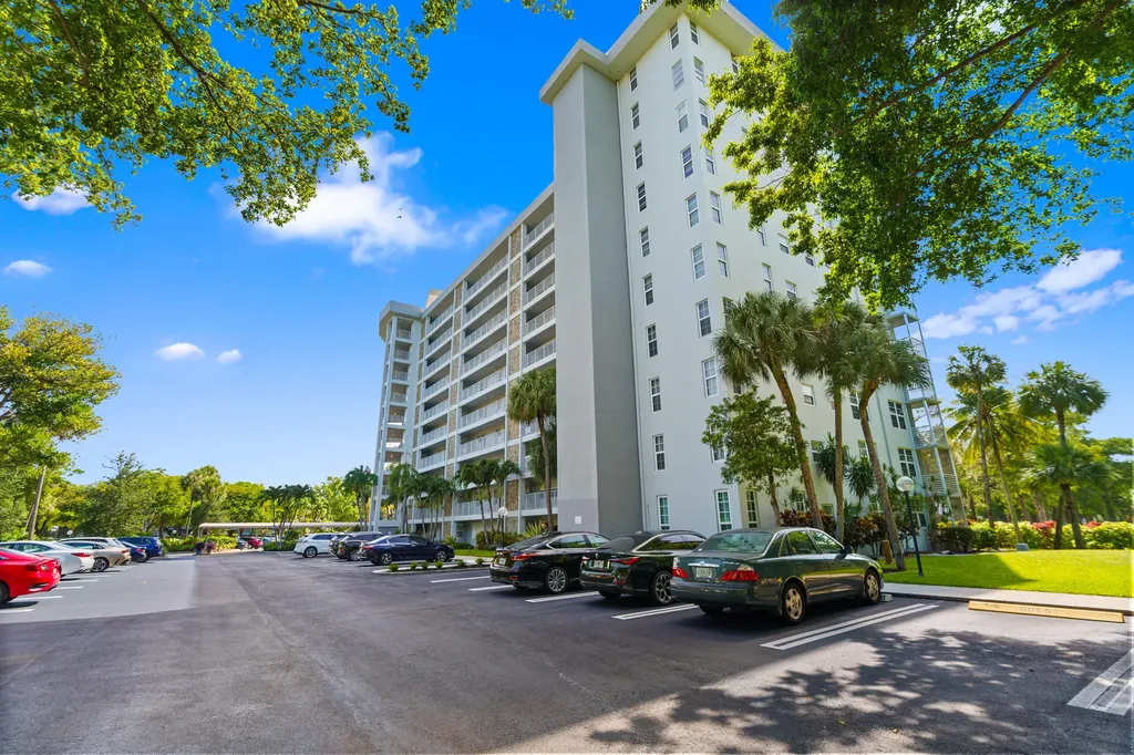625 Oaks Drive Pompano Beach FL 33069