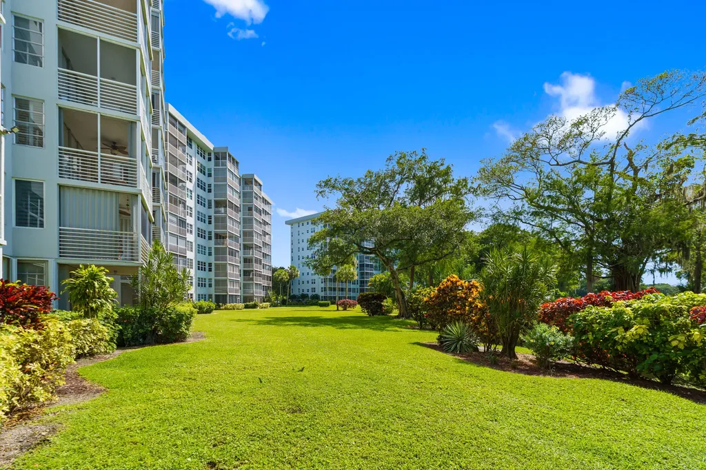 625 Oaks Drive Pompano Beach FL 33069