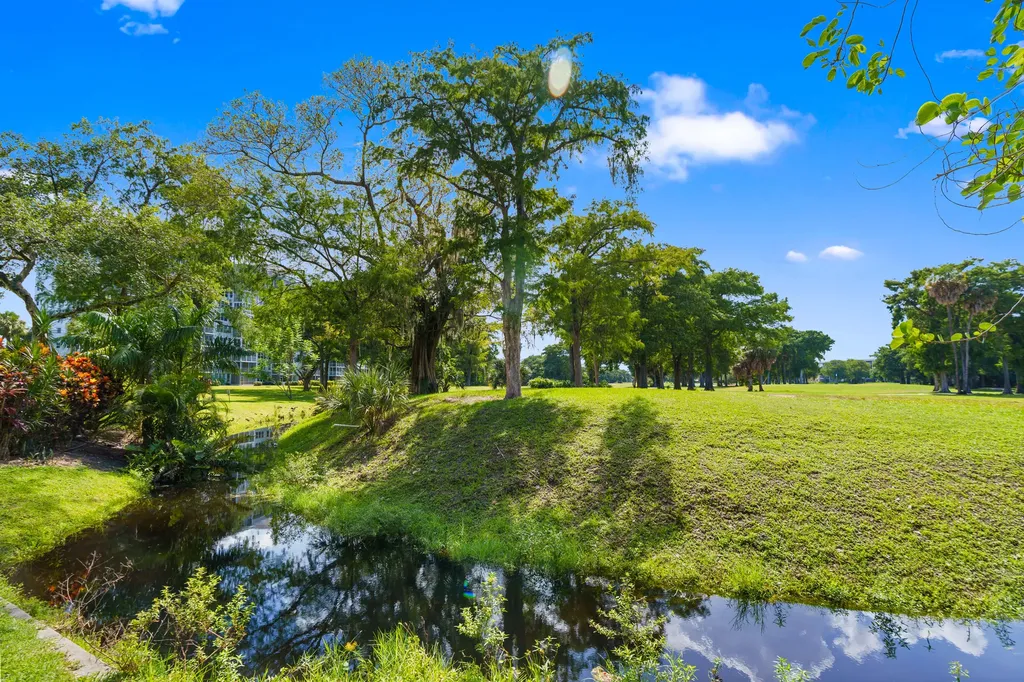 625 Oaks Drive Pompano Beach FL 33069