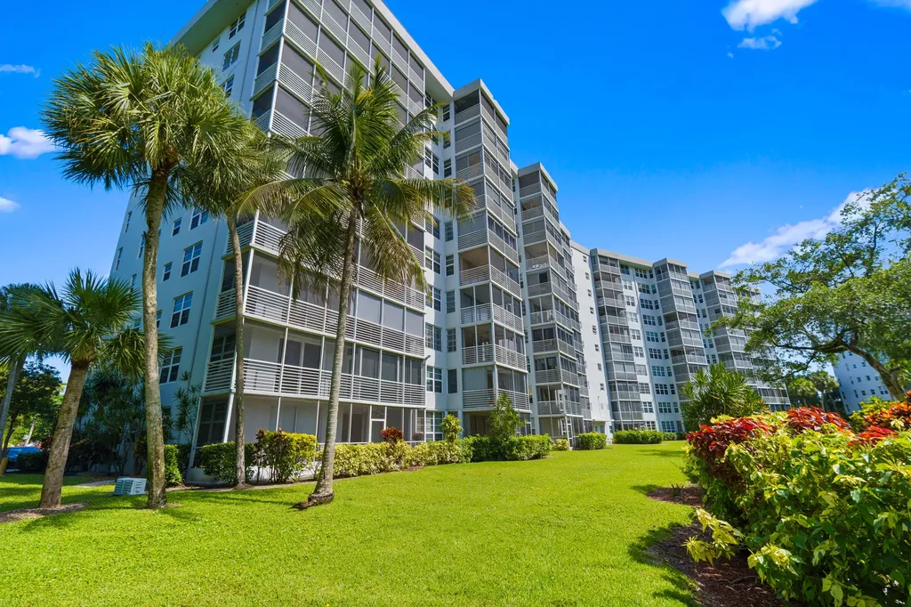 625 Oaks Drive Pompano Beach FL 33069