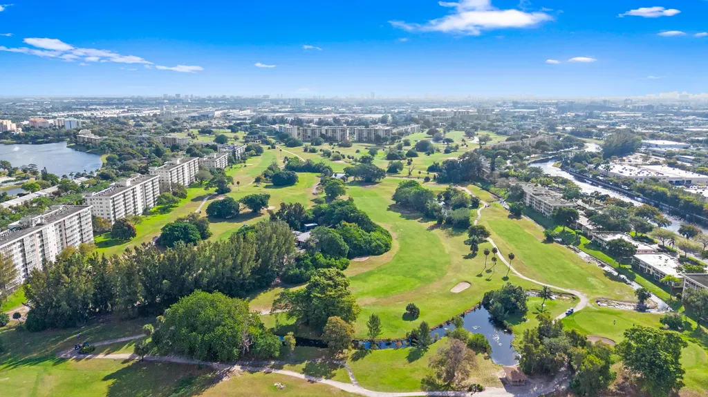 625 Oaks Drive Pompano Beach FL 33069