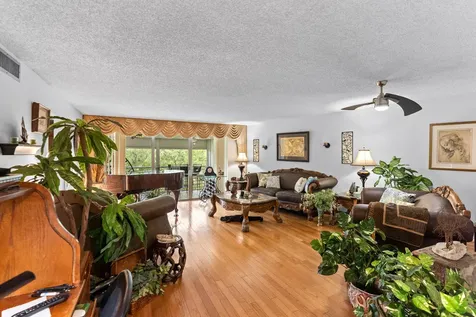 625 Oaks Drive Pompano Beach FL 33069