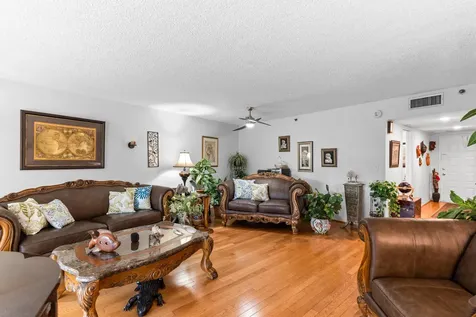 625 Oaks Drive Pompano Beach FL 33069
