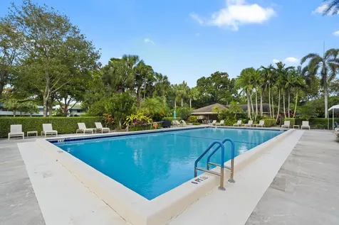 625 Oaks Drive Pompano Beach FL 33069