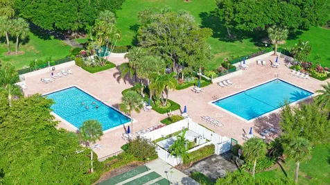625 Oaks Drive Pompano Beach FL 33069