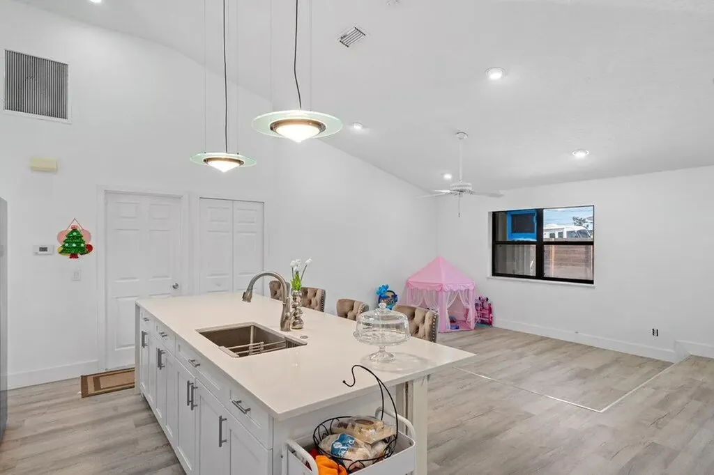 434 SW Jeanne Avenue Port St Lucie FL 34953