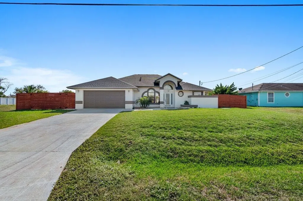434 SW Jeanne Avenue Port St Lucie FL 34953