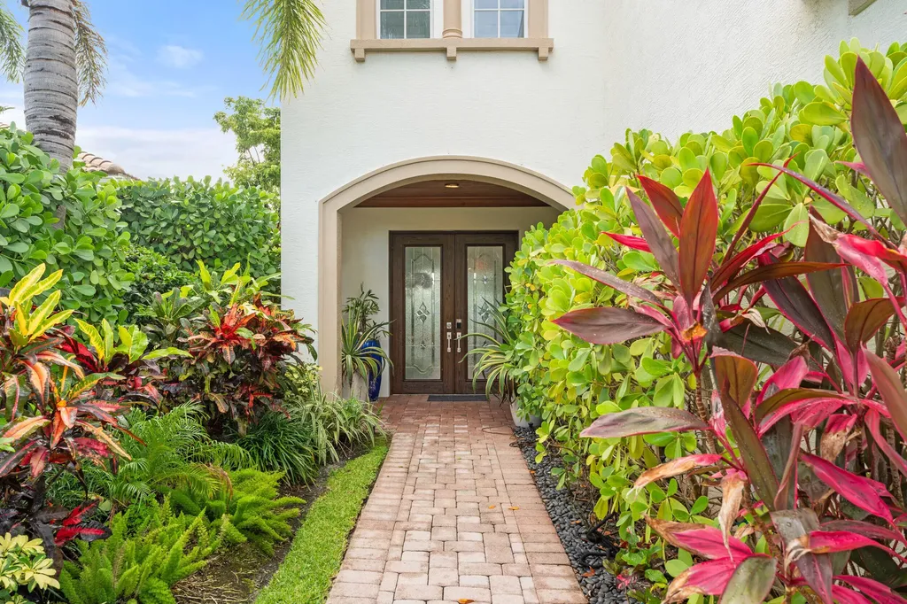 12140 Aviles Circle Palm Beach Gardens FL 33418