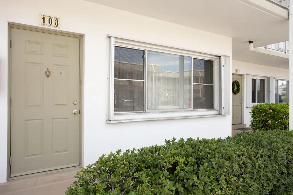 3160 Lake Osborne Drive Lake Worth Beach FL 33461