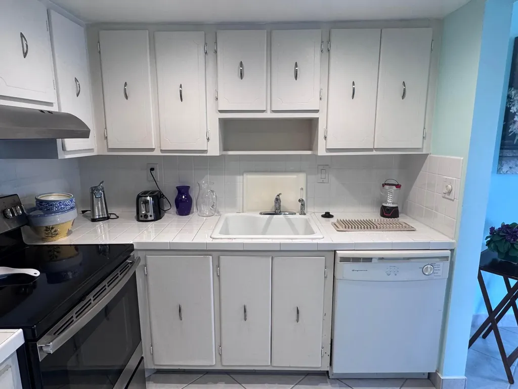 641 Burgundy N Delray Beach FL 33484