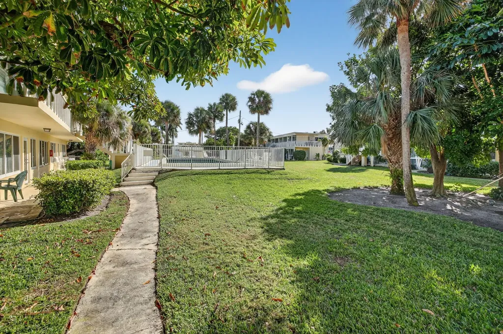2755 NE 28th Avenue Lighthouse Point FL 33064