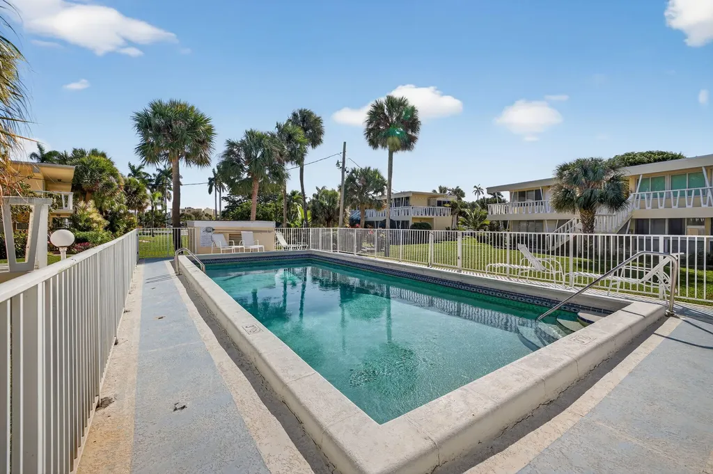 2755 NE 28th Avenue Lighthouse Point FL 33064