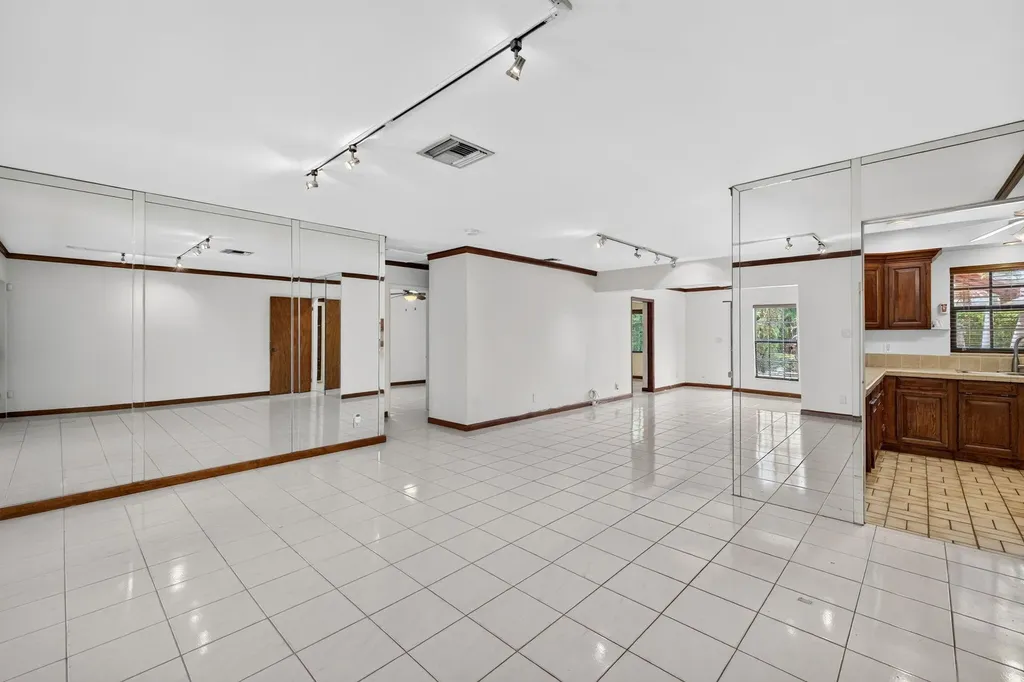 2060 Tropic Isle Lauderdale By The Sea FL 33062
