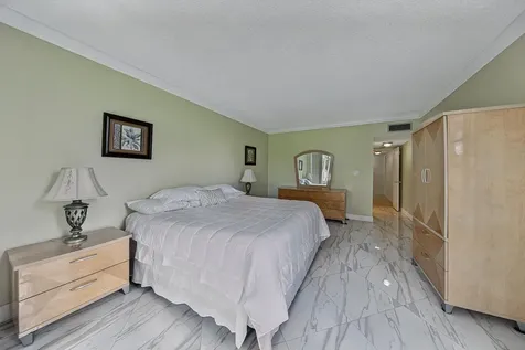 4020 W Palm Aire Drive Pompano Beach FL 33069