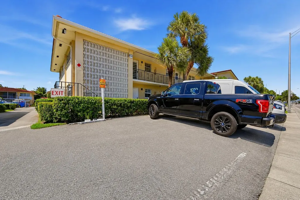 2160 NE 36th Street Lighthouse Point FL 33064