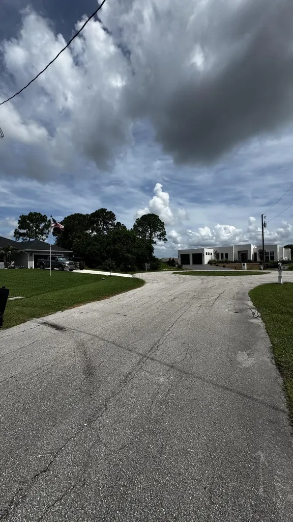 4011 SW Kidd Court Port St Lucie FL 34953