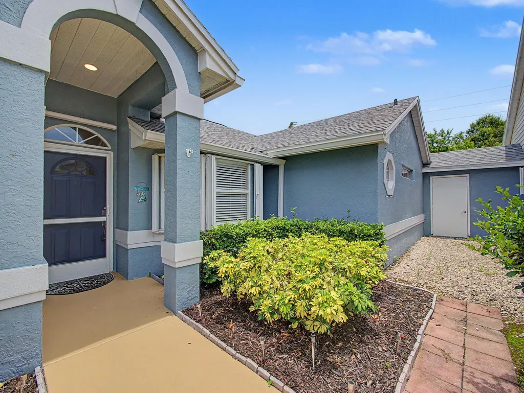 371 NW Sherry Lane Port St Lucie FL 34986