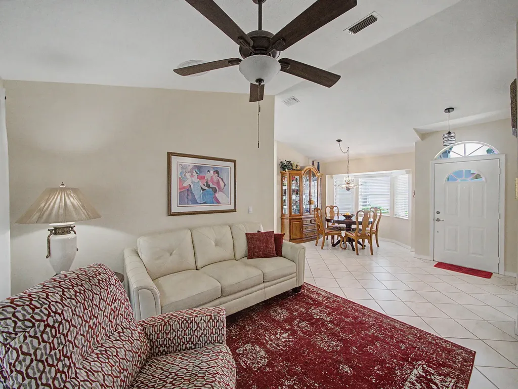 371 NW Sherry Lane Port St Lucie FL 34986