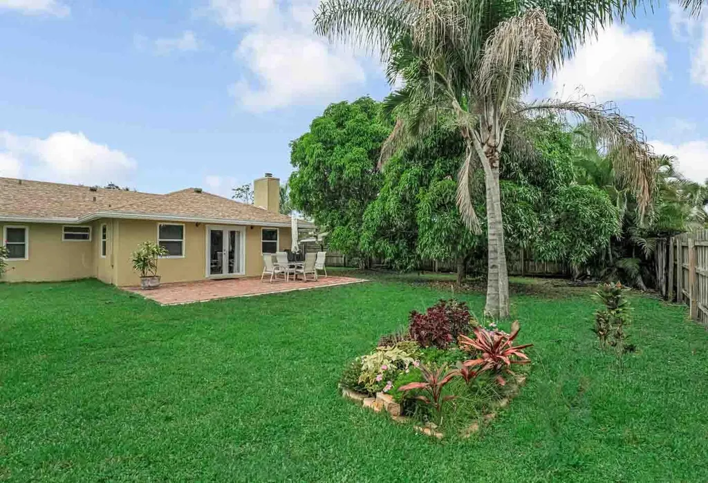 427 Las Palmas Street Royal Palm Beach FL 33411
