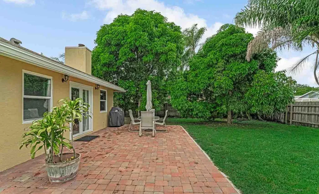 427 Las Palmas Street Royal Palm Beach FL 33411