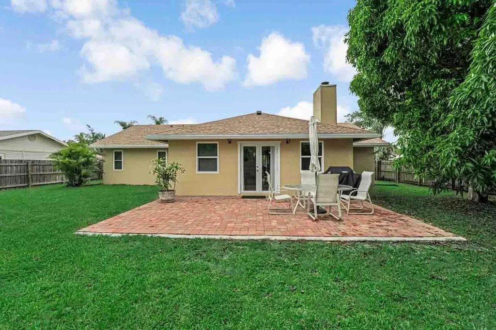 427 Las Palmas Street Royal Palm Beach FL 33411