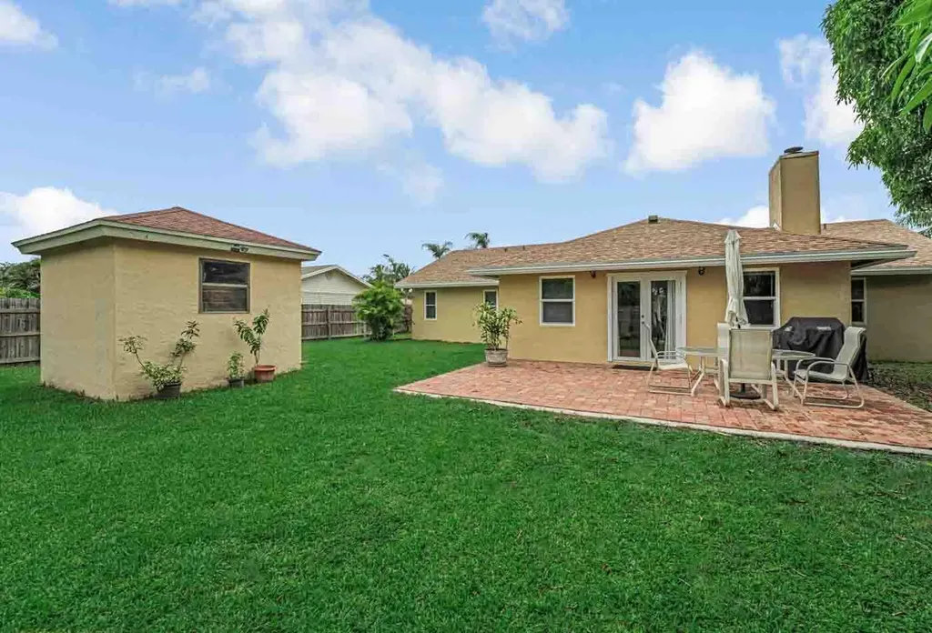 427 Las Palmas Street Royal Palm Beach FL 33411