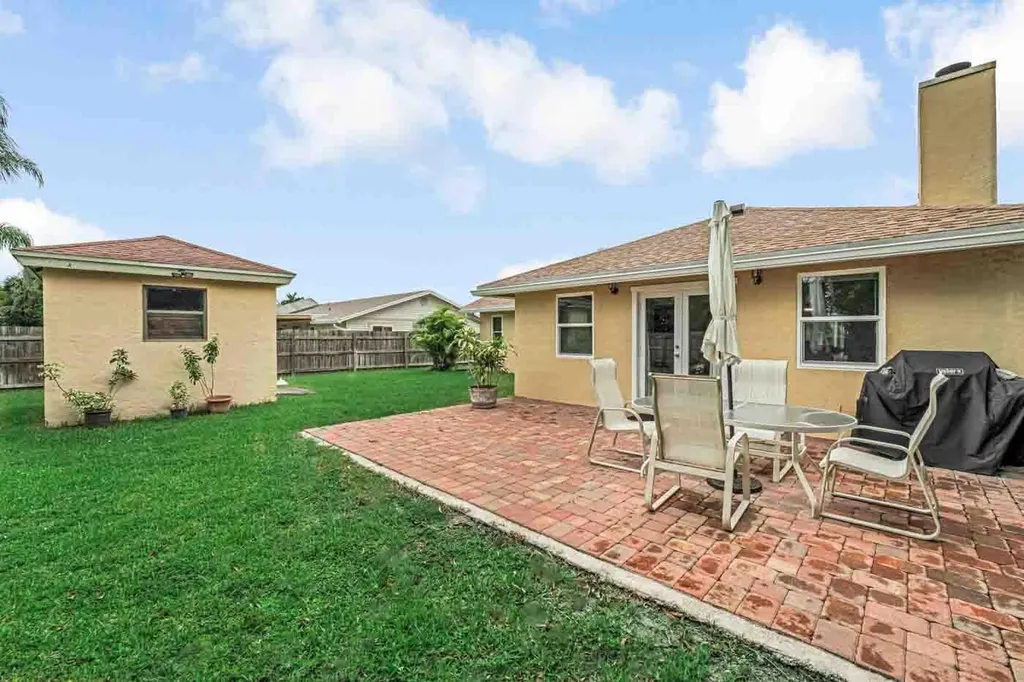 427 Las Palmas Street Royal Palm Beach FL 33411