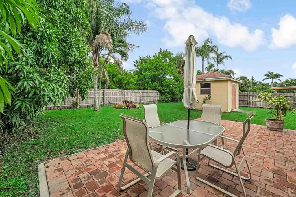 427 Las Palmas Street Royal Palm Beach FL 33411
