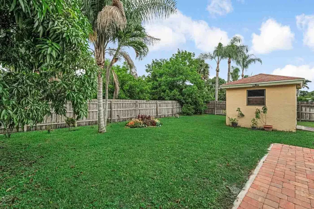 427 Las Palmas Street Royal Palm Beach FL 33411