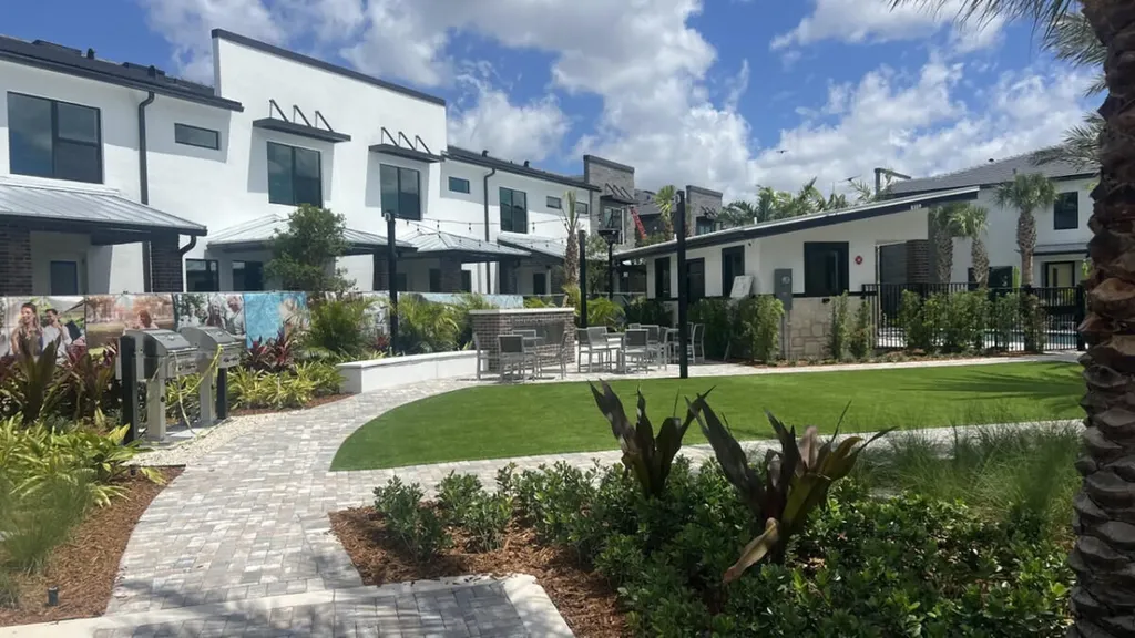 8345 NW 7th Place Plantation FL 33324