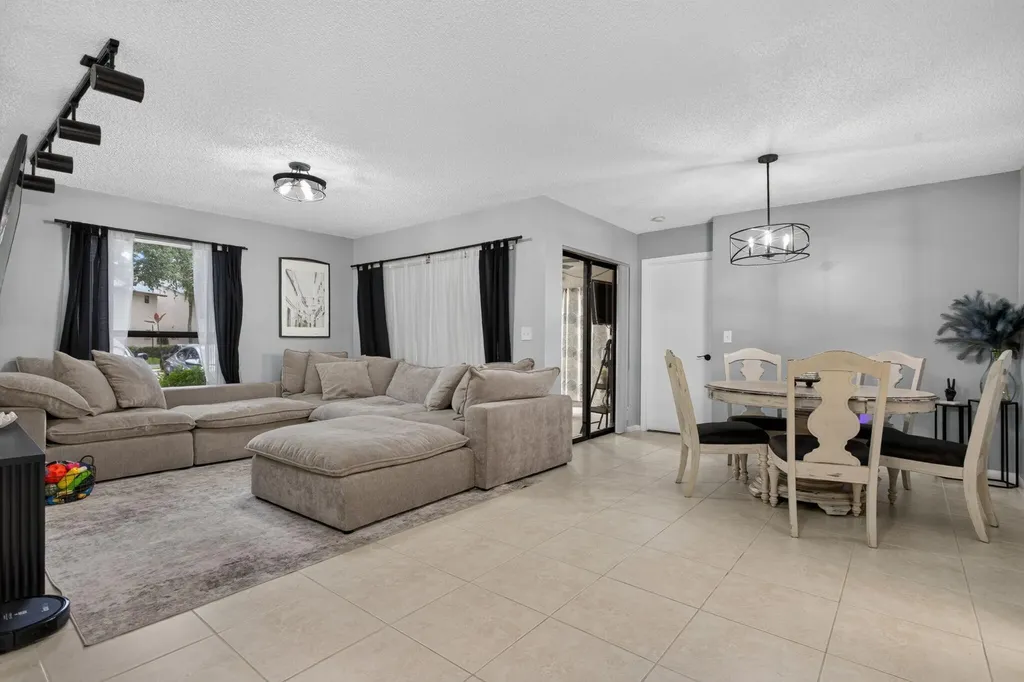 3331 NW 47th Avenue Coconut Creek FL 33063
