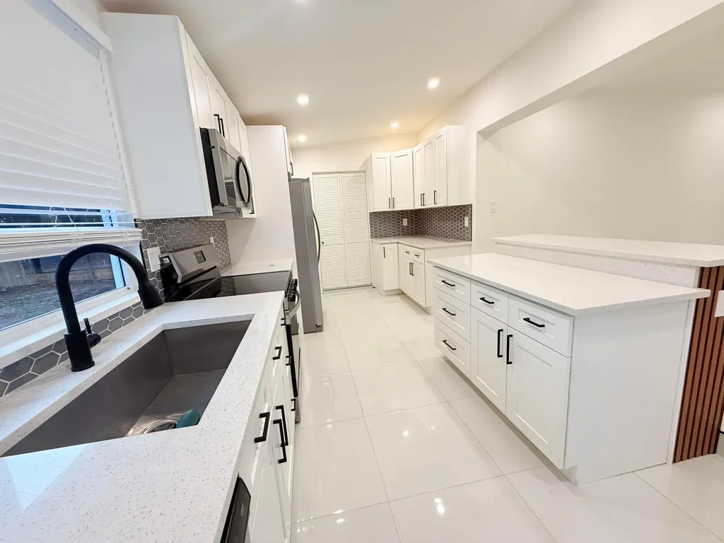 345 Pinehurst Road Palm Springs FL 33461