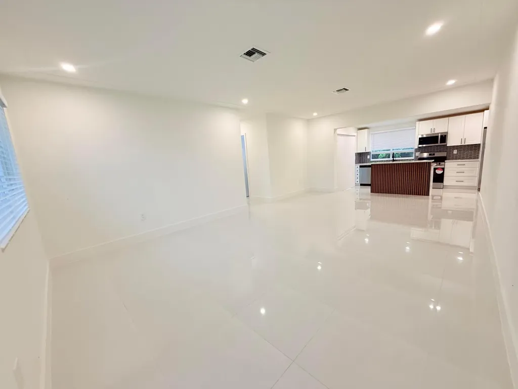 345 Pinehurst Road Palm Springs FL 33461