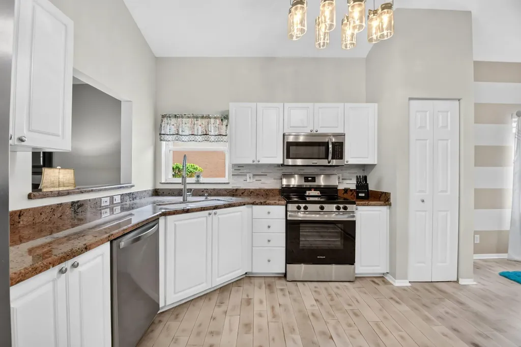 8021 Via Hacienda Riviera Beach FL 33418