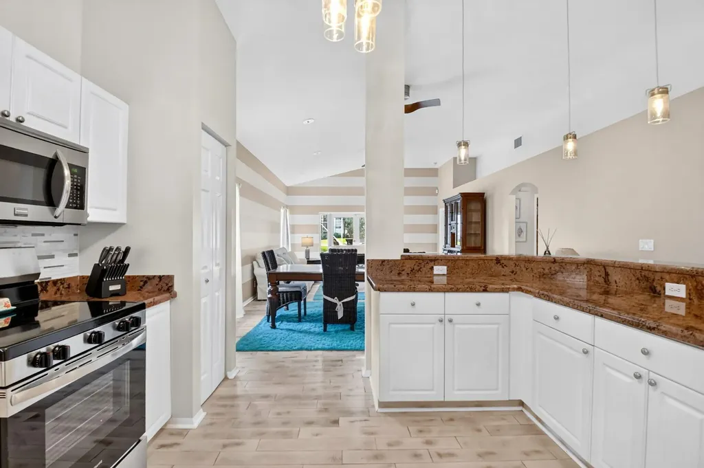 8021 Via Hacienda Riviera Beach FL 33418