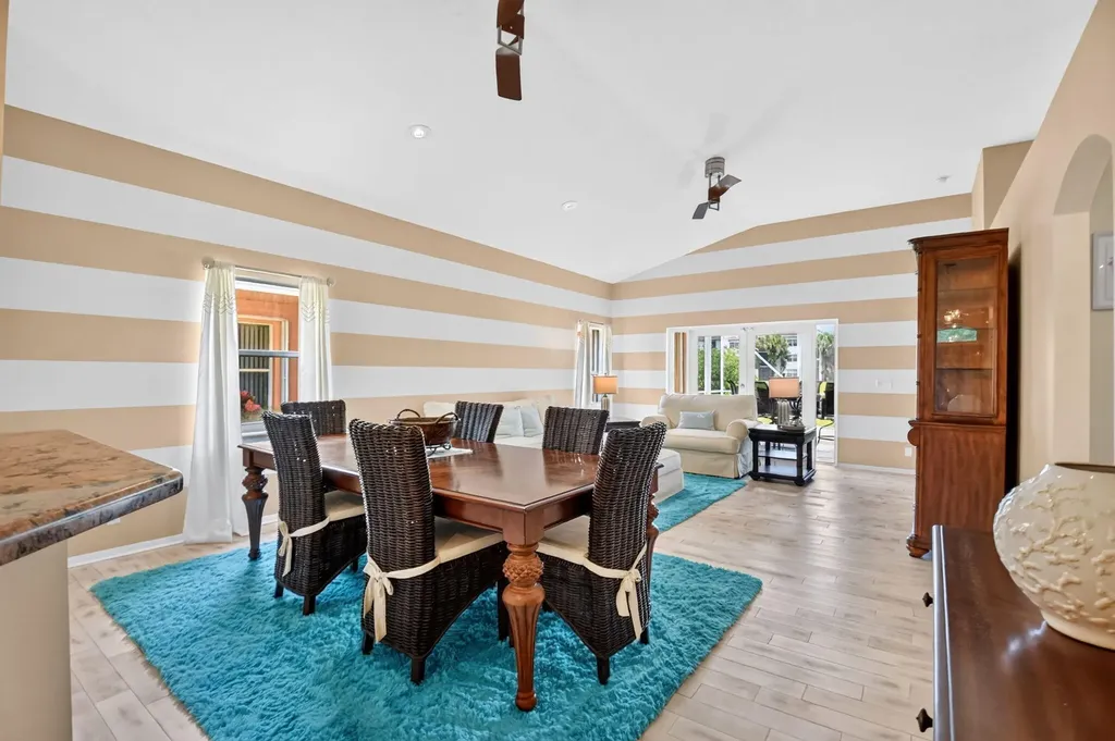 8021 Via Hacienda Riviera Beach FL 33418