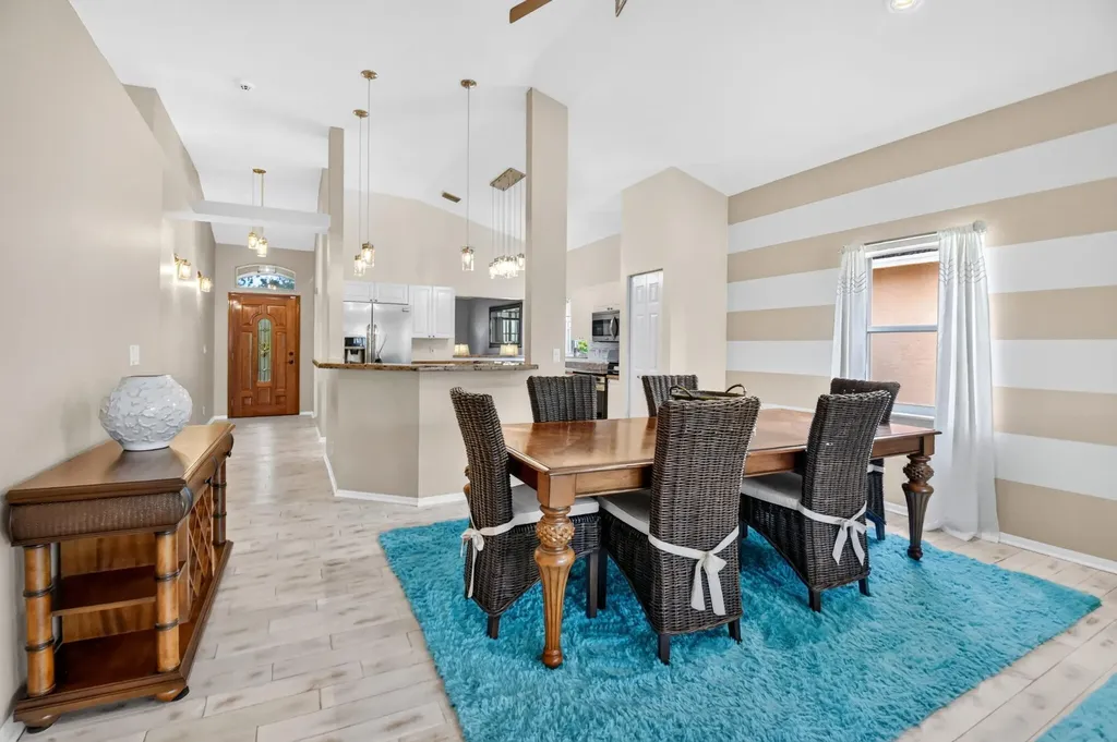 8021 Via Hacienda Riviera Beach FL 33418
