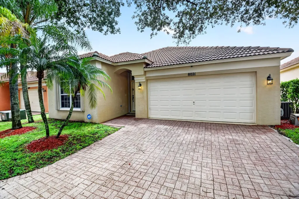 8021 Via Hacienda Riviera Beach FL 33418