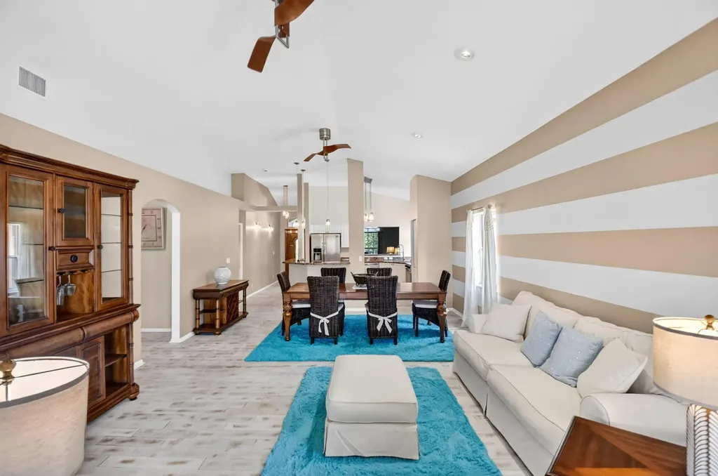 8021 Via Hacienda Riviera Beach FL 33418