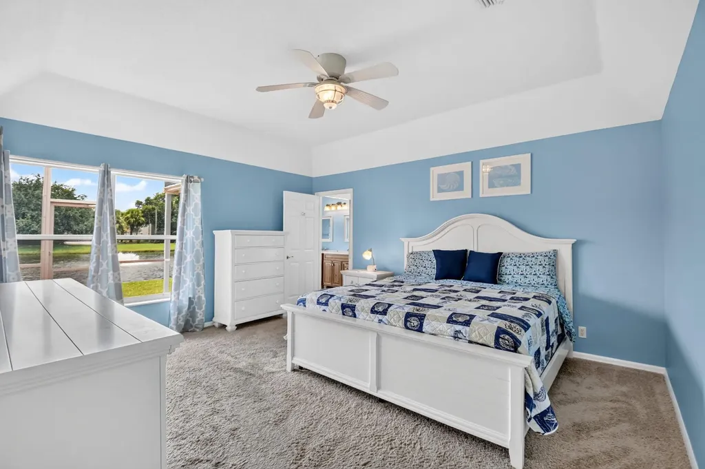 8021 Via Hacienda Riviera Beach FL 33418