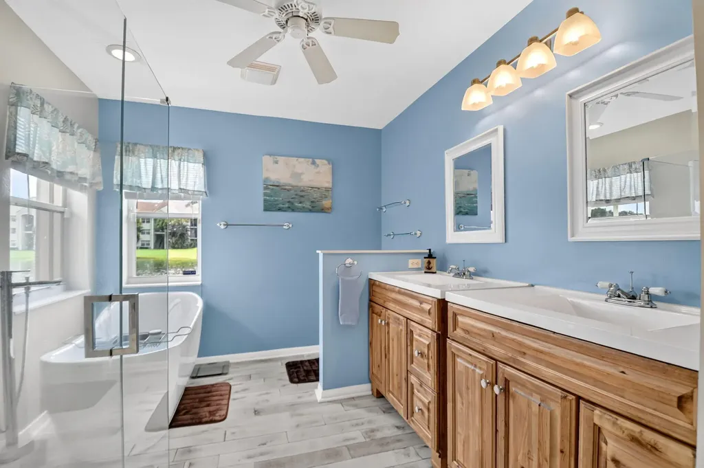 8021 Via Hacienda Riviera Beach FL 33418