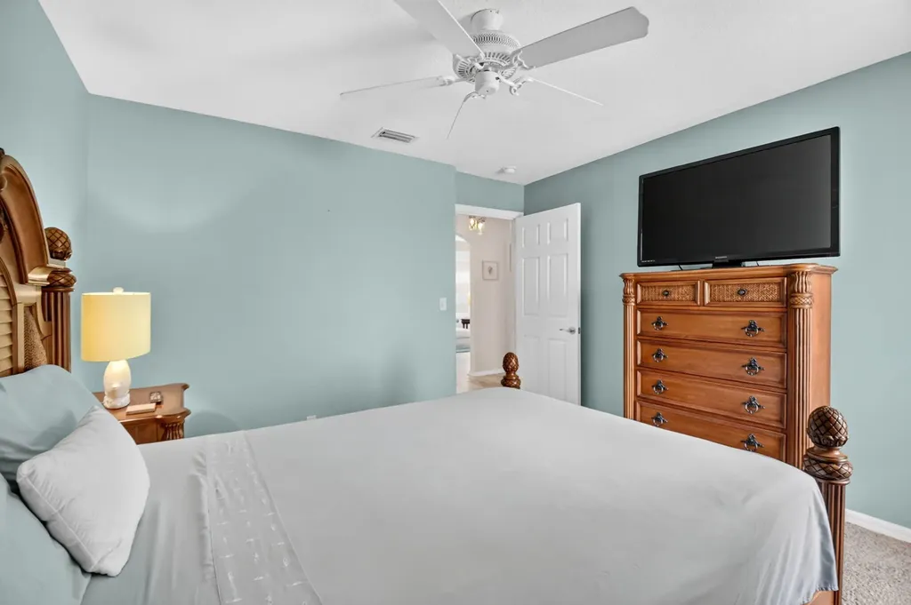8021 Via Hacienda Riviera Beach FL 33418