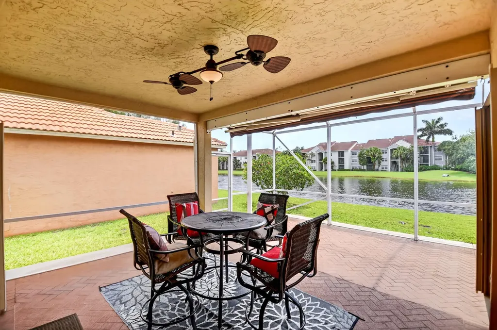 8021 Via Hacienda Riviera Beach FL 33418