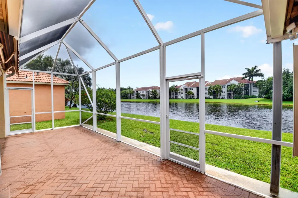 8021 Via Hacienda Riviera Beach FL 33418