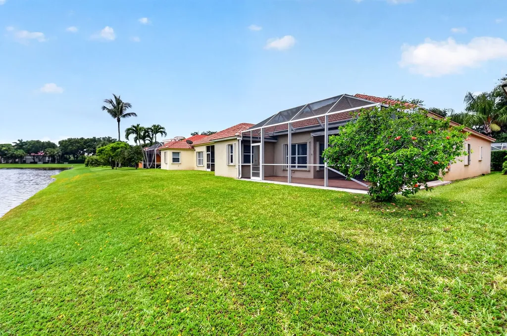8021 Via Hacienda Riviera Beach FL 33418