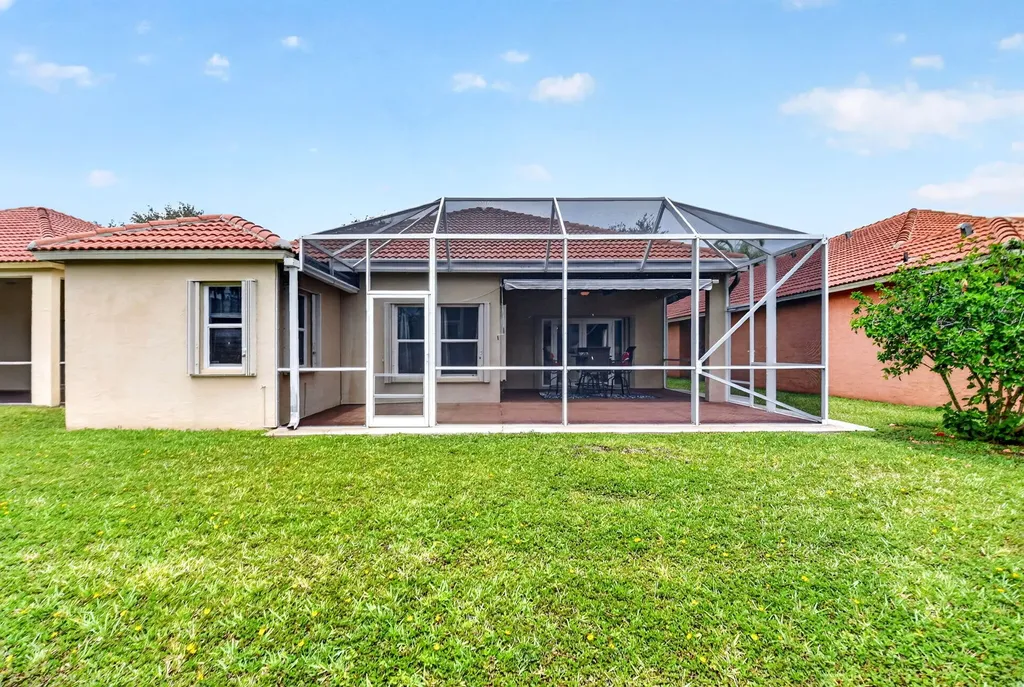 8021 Via Hacienda Riviera Beach FL 33418